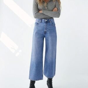 Zara Jeans never worn!! Size 6 light wash